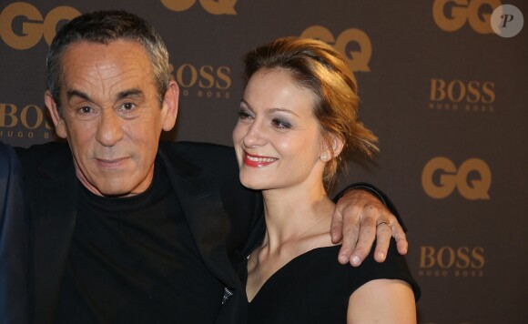 Thierry Ardisson et sa femme Audrey Crespo-Mara - Photocall de la cérémonie des "GQ 2015, Les Hommes de l'Année" au Shangri-La Hotel à Paris, le 25 janvier 2016.