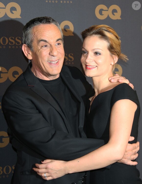 Thierry Ardisson et sa femme Audrey Crespo-Mara - Photocall de la cérémonie des "GQ 2015, Les Hommes de l'Année" au Shangri-La Hotel à Paris, le 25 janvier 2016.