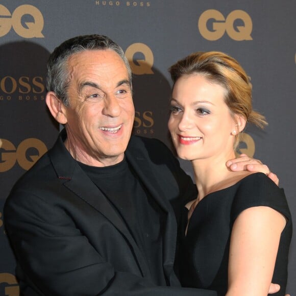 Thierry Ardisson et sa femme Audrey Crespo-Mara - Photocall de la cérémonie des "GQ 2015, Les Hommes de l'Année" au Shangri-La Hotel à Paris, le 25 janvier 2016.