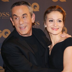 Thierry Ardisson et sa femme Audrey Crespo-Mara - Photocall de la cérémonie des "GQ 2015, Les Hommes de l'Année" au Shangri-La Hotel à Paris, le 25 janvier 2016.