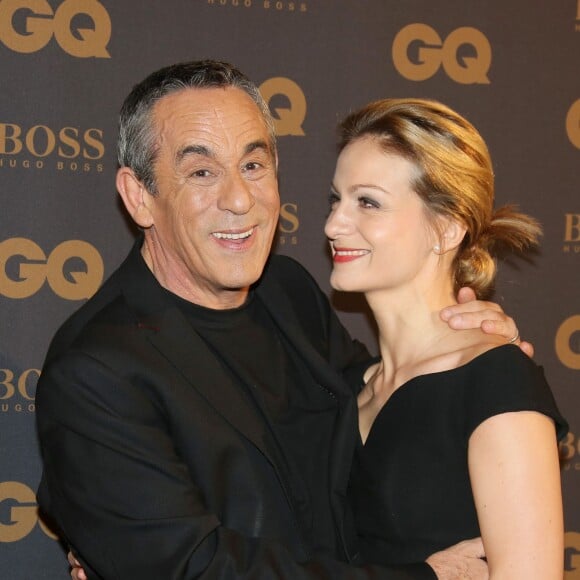 Thierry Ardisson et sa femme Audrey Crespo-Mara - Photocall de la cérémonie des "GQ 2015, Les Hommes de l'Année" au Shangri-La Hotel à Paris, le 25 janvier 2016.