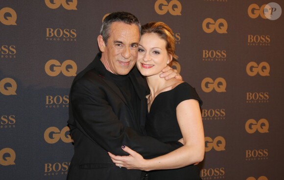Thierry Ardisson et sa femme Audrey Crespo-Mara - Photocall de la cérémonie des "GQ 2015, Les Hommes de l'Année" au Shangri-La Hotel à Paris, le 25 janvier 2016.