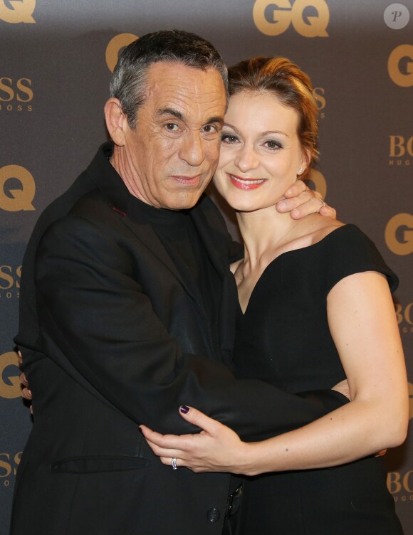Thierry Ardisson et sa femme Audrey Crespo-Mara - Photocall de la cérémonie des "GQ 2015, Les Hommes de l'Année" au Shangri-La Hotel à Paris, le 25 janvier 2016.