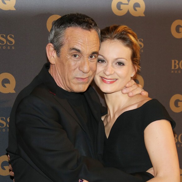 Thierry Ardisson et sa femme Audrey Crespo-Mara - Photocall de la cérémonie des "GQ 2015, Les Hommes de l'Année" au Shangri-La Hotel à Paris, le 25 janvier 2016.