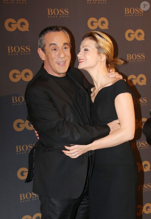 Thierry Ardisson et sa femme Audrey Crespo-Mara - Photocall de la cérémonie des "GQ 2015, Les Hommes de l'Année" au Shangri-La Hotel à Paris, le 25 janvier 2016.