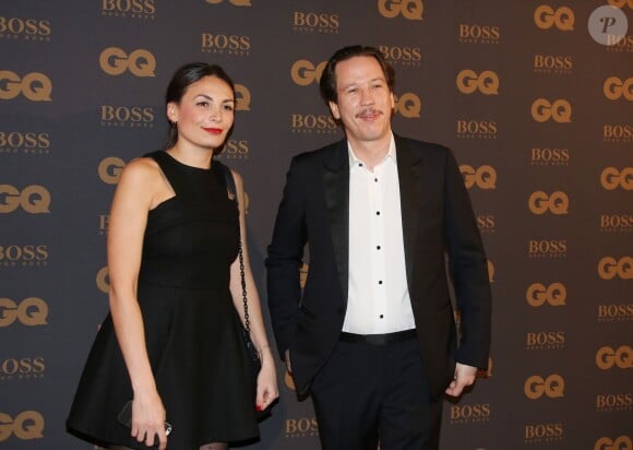Reda Kateb et Alicia - Photocall de la cérémonie des "GQ 2015, Les Hommes de l'Année" au Shangri-La Hotel à Paris, le 25 janvier 2016.
