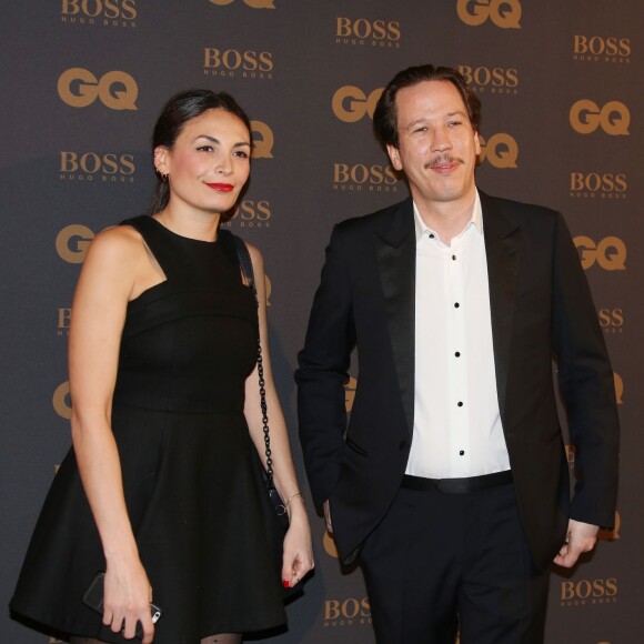 Reda Kateb et Alicia - Photocall de la cérémonie des "GQ 2015, Les Hommes de l'Année" au Shangri-La Hotel à Paris, le 25 janvier 2016.