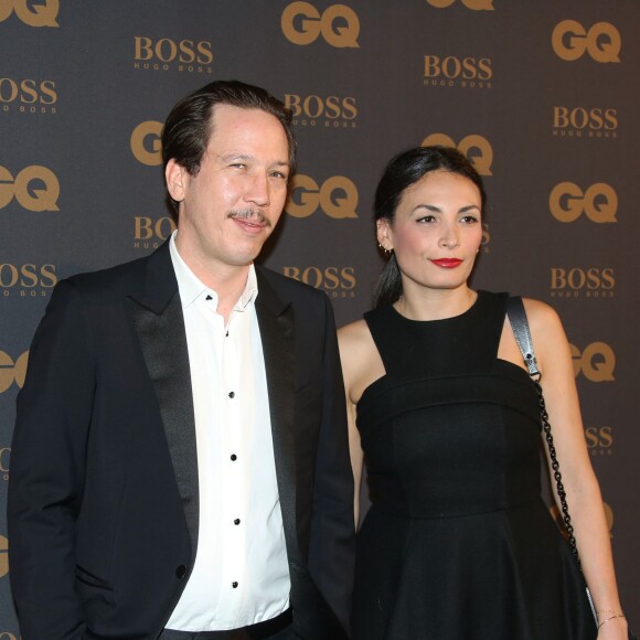 Reda Kateb et Alicia - Photocall de la cérémonie des "GQ 2015, Les Hommes de l'Année" au Shangri-La Hotel à Paris, le 25 janvier 2016.