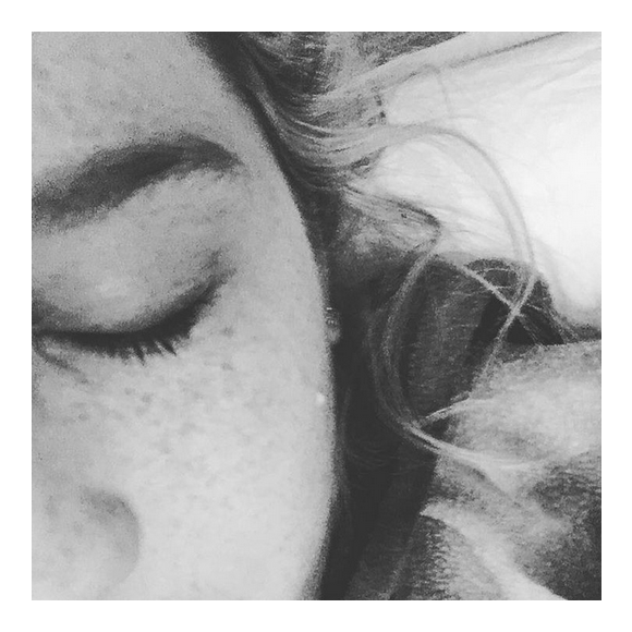 Kesha a publié une photo d'une larme sur sa page Instagram, après que son procès ait été repoussé alors que ses fans étaient venus la soutenir devant le tribunal, au mois de janvier 2016.