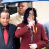 Michael Jackson à la sortie du tribunal de Santa Barbara à Santa Maria, le 27 avril 2005