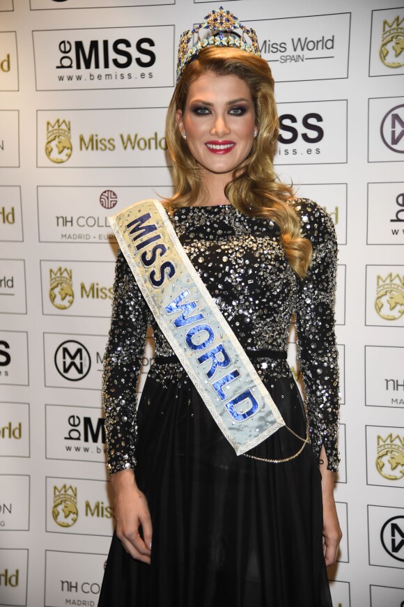 Mireia Lalaguna, Miss Monde 2015, lors d'une cérémonie à Madrid. Le 20 janvier 2016