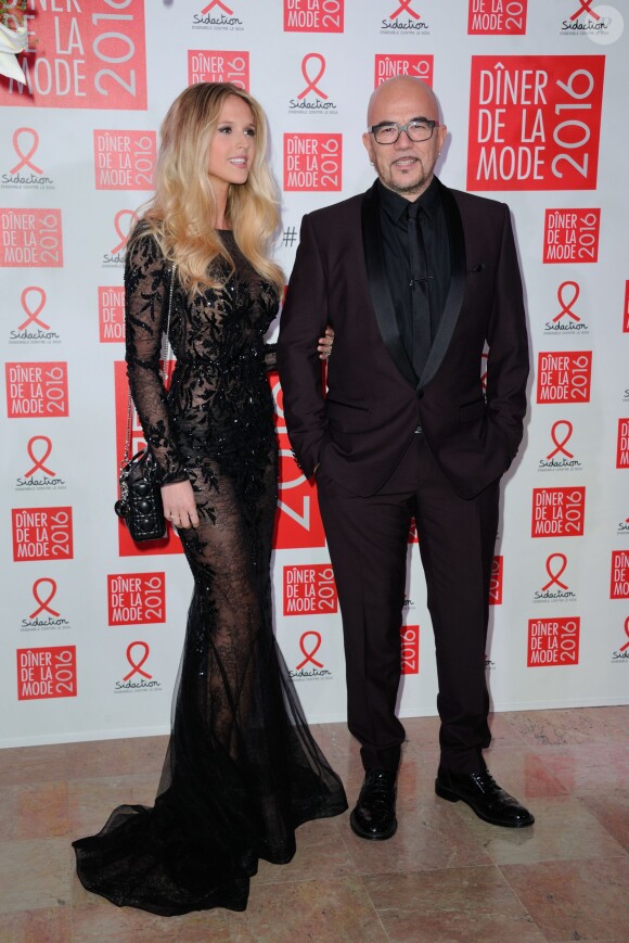 Pascal Obispo et son épouse Julie Hantson - Dîner de la mode 2016 pour le Sidaction au pavillon d'Armenonville à Paris, le 28 janvier 2016.
