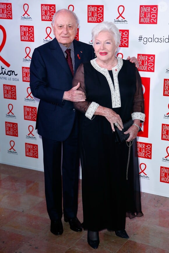 Line Renaud et Pierre Bergé - Dîner de la mode 2016 pour le Sidaction au pavillon d'Armenonville à Paris, le 28 janvier 2016.