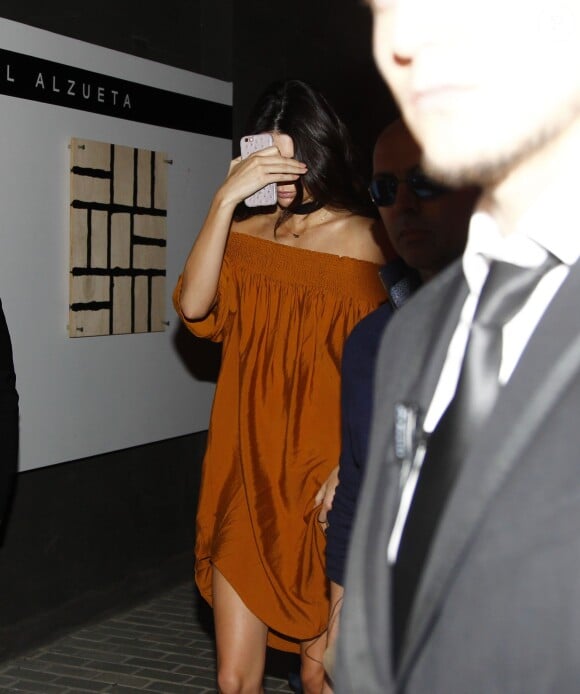 Kendall Jenner arrive au magasin Mango à Barcelone, le 28 janvier 2016.