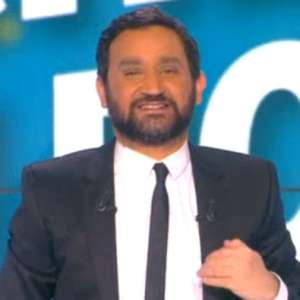 Erika Moulet moquée pour sa nouvelle coupe de cheveux sur Twitter et par Cyril Hanouna. Emission "Touche pas à mon poste" sur D8, le 20 janvier 2015.