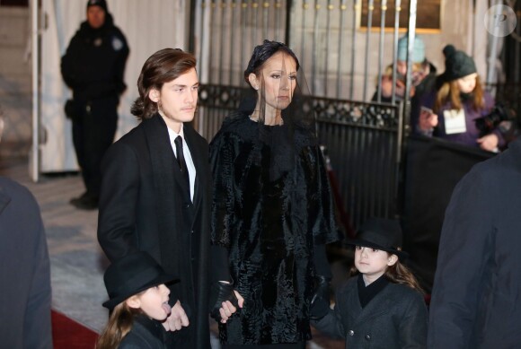 Céline Dion, ses enfants René-Charles Angélil, les jumeaux Nelson Angélil et Eddy Angélil à la sortie des obsèques nationales de René Angélil en la Basi­lique Notre-Dame de Montréal, le 22 janvier 2016 © Dominique Jacovides