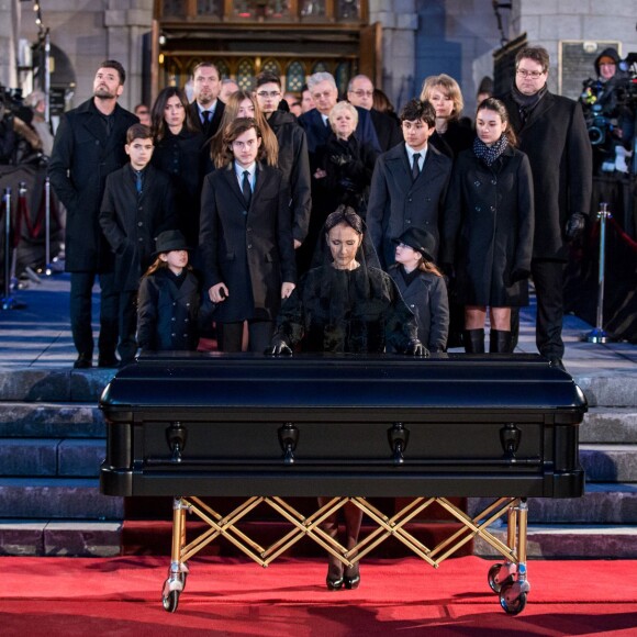 Céline Dion, ses enfants René-Charles Angélil, les jumeaux Nelson et Angélil, Anne-Marie Angélil-Dupré, la fille de René Angélil et son mari Marc Dupré, Patrick Angélil, le fils de René Angélil et Jean-Pierre Angéli, le fils de René Angélil aux obsèques nationales de René Angélil en la Basi­lique Notre-Dame de Montréal, le 22 janvier 2016 © Olivier Samson Arcand / OSAIMAGES / FEELING