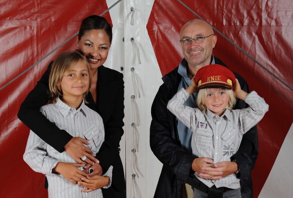 Phil Collins avec sa troisième épouse Orianne Cevey en compagnie de leurs enfants Nicholas et Matthew à Genève, le 28 août 2009
