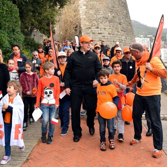 Le prince Albert II de Monaco a participé à la deuxième marche organisée par la Fondation Flavien à l'occasion de la Journée Internationale des Cancers Pédiatriques et des Maladies Rares à Monaco le 31 janvier 2016. La princesse Caroline de Hanovre, accompagnée de sa fille la princesse Alexandra et de sa belle-fille Beatrice Borromeo, l'a rejoint vers la fin du parcours, avant une cérémonie sur la Place d'Armes de la principauté. © Bruno Bebert / Pool Restreint / Bestimage