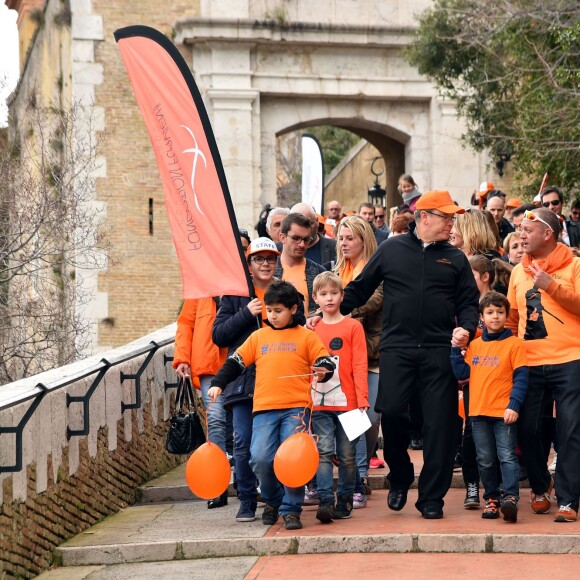 Le prince Albert II de Monaco a participé à la deuxième marche organisée par la Fondation Flavien à l'occasion de la Journée Internationale des Cancers Pédiatriques et des Maladies Rares à Monaco le 31 janvier 2016. La princesse Caroline de Hanovre, accompagnée de sa fille la princesse Alexandra et de sa belle-fille Beatrice Borromeo, l'a rejoint vers la fin du parcours, avant une cérémonie sur la Place d'Armes de la principauté. © Bruno Bebert / Pool Restreint / Bestimage
