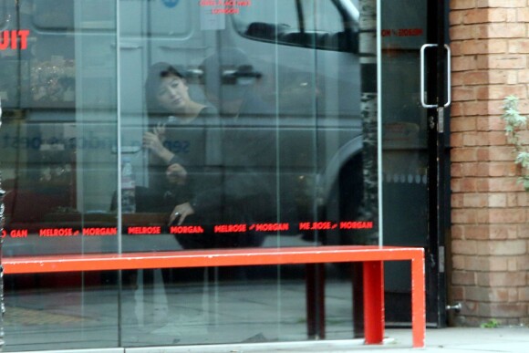 Exclusif - Daisy Lowe prend un café avec son père Gavin Rossdale, à Londres le 18 janvier 2016.