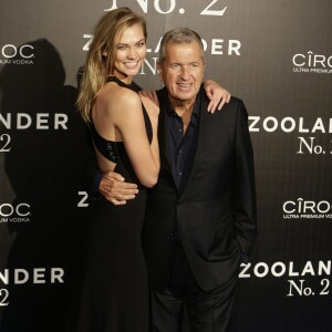 Karlie Kloss et le photographe Mario Testino - Première du film "Zoolander 2" à Madrid le 1er février 2016.