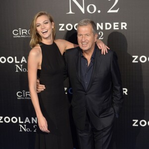 Karlie Kloss et le photographe Mario Testino - Première du film "Zoolander 2" à Madrid le 1er février 2016.
