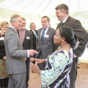 Le prince Charles en visite à l'association Send a Cow dont il est le président à Bath le 1er février 2016.