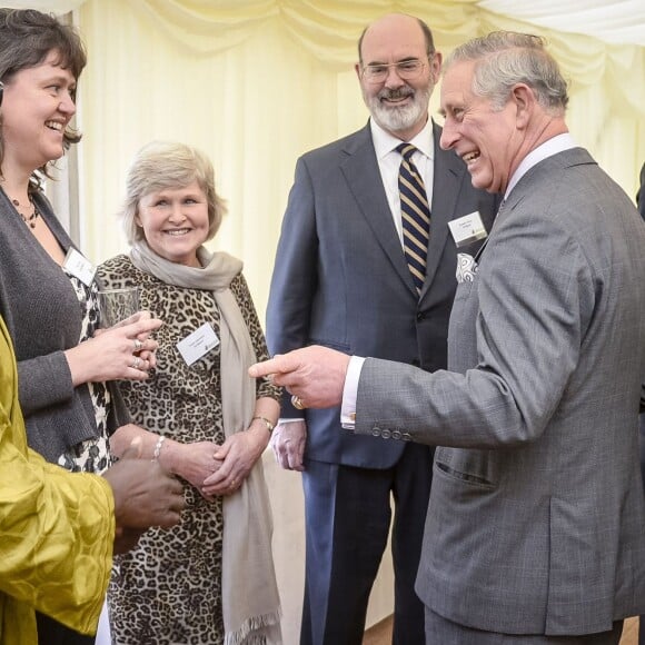 Le prince Charles en visite à l'association Send a Cow dont il est le président à Bath le 1er février 2016.