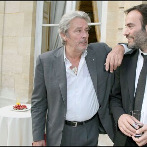 Exclusif : Alain Delon et Anthony Delon à Paris le 3 juin 2009