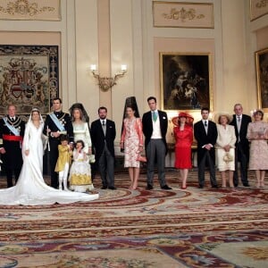 Archives - Roi Juan Carlos d'Espagne et Famille Royale Espagnole - BODA REAL DEL PRINCIPE FELIPE DE BORBON Y DOÑA LETIZIA ORTIZ ROCASOLANO ( CON TIARA ) , PRINCIPES DE ASTURIAS , EN LA CATEDRAL DE LA ALMUDENA . POSADO DENTRO DEL PALACIO REAL EN LA FOTO ( IZQ , DER ) TELMA ORTIZ ( HERMANA DE LETIZIA ) , IÑAKI URDANGARIN , CRITINA DE BORBON , PALOMA ROCASOLANO ( MADRE DE LETIZIA ) , EL REY DE ESPAÑA JUAN CARLOS I , LOS PRINCIPES DE ASTURIAS LA REINA DE ESPAÑA SOFIA DE GRECIA ( CON PEINETA Y MANTILLA ) Y JESUS ORTIZ ( PADRE DE LETIZIA ) , ELENA DE BORBON Y JAIME DE MARICHALAR ©KORPA 22/05/2004 MADRID22/05/2004 - MADRID