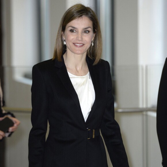 La reine Letizia d'Espagne assiste à un forum contre le cancer au siège de l'AECC à Madrid le 3 février 2016