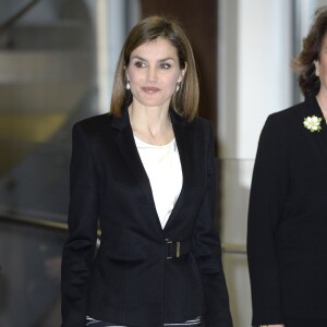 La reine Letizia d'Espagne assiste à un forum contre le cancer au siège de l'AECC à Madrid le 3 février 2016