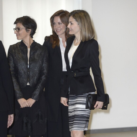 La reine Letizia d'Espagne assiste à un forum contre le cancer au siège de l'AECC à Madrid le 3 février 2016