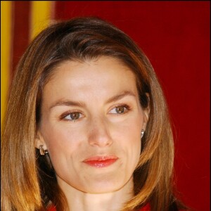 Letizia d'Espagne en octobre 2004 à Madrid lors de la Journée de la Croix-Rouge.