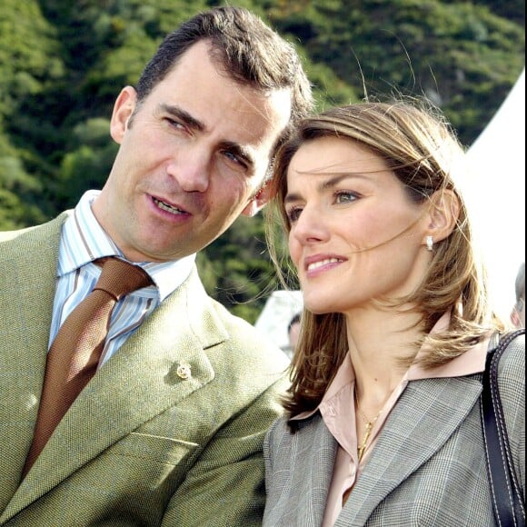 Felipe et Letizia d'Espagne dans le village Villar de Vildas en principauté des Asturies en octobre 2004.