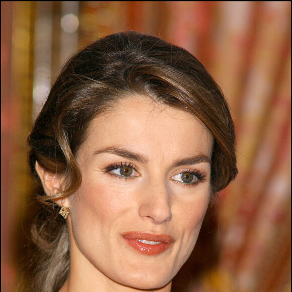 Letizia d'Espagne lors de la cérémonie du Prix Cervantes en avril 2005 à Madrid.