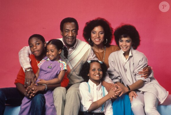 Bill Cosby avec le casting du Cosby Show en 1984