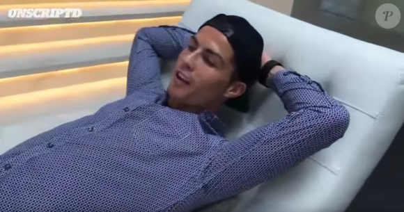 Cristiano Ronaldo fait visiter sa maison à Madrid - décembre 2015