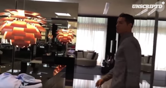 Cristiano Ronaldo nous fait visiter sa maison à Madrid - décembre 2015