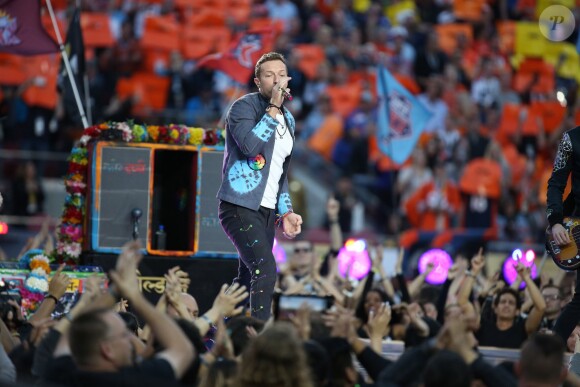 Chris Martin de Coldplay à la mi-temps du Super Bowl à Santa Clara le 7 février 2016.