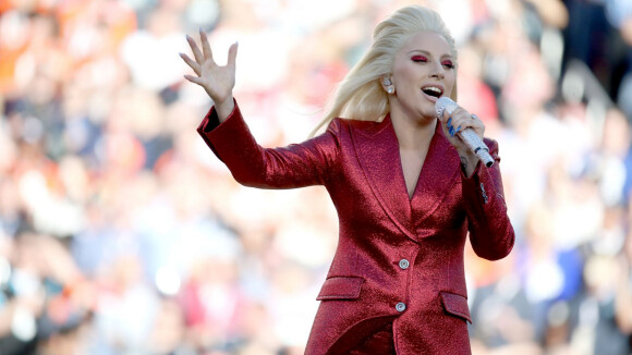Lady Gaga chante l'hymne américain à la mi-temps du Super Bowl - 7 février 2016