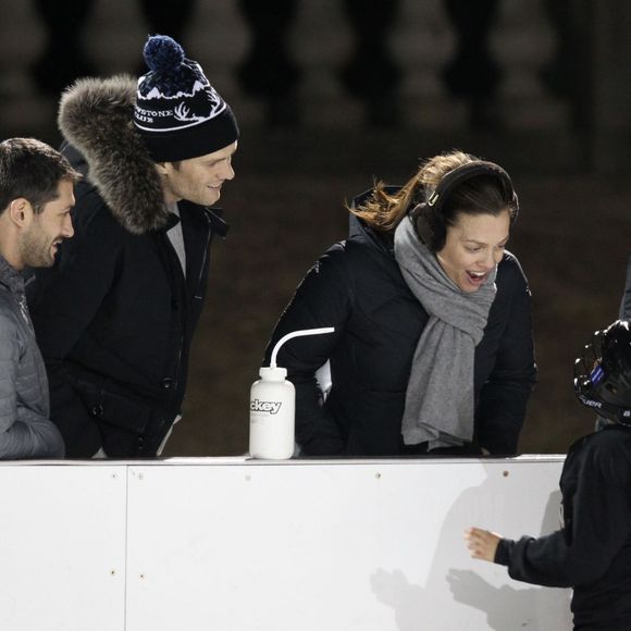 Exclusif - Tom Brady, sa femme Gisele Bündchen, la soeur de Tom, Nancy, et son mari Steve Bonelli assistent à un match de hockey de Benjamin (fils de Tom Brady et Gisele Bündchen). Boston, le 31 janvier 2016.