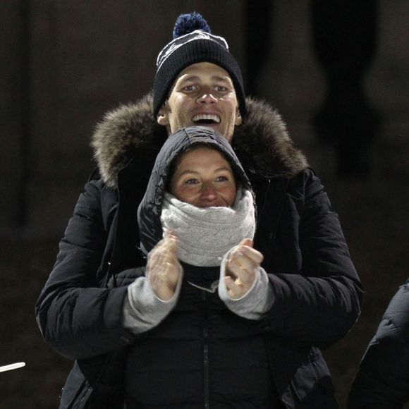 Exclusif - Tom Brady, sa femme Gisele Bündchen, la soeur de Tom, Nancy, et son mari Steve Bonelli assistent à un match de hockey de Benjamin (fils de Tom Brady et Gisele Bündchen). Boston, le 31 janvier 2016.