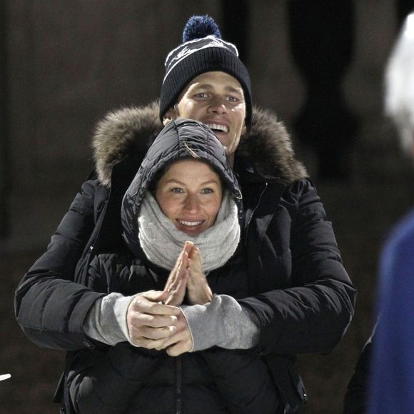 Exclusif - Tom Brady, sa femme Gisele Bündchen, la soeur de Tom, Nancy, et son mari Steve Bonelli assistent à un match de hockey de Benjamin (fils de Tom Brady et Gisele Bündchen). Boston, le 31 janvier 2016.