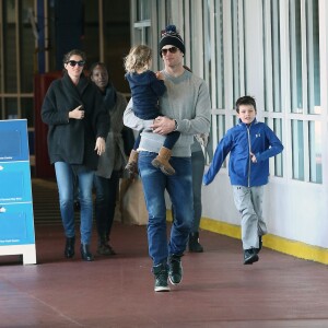 Exclusif - Gisele Bündchen, son mari Tom Brady et leurs leurs enfants Vivian, Benjamin et John Edward Thomas Moynahan (fils de Tom Brady et Bridget Moynahan) à New York. Le 30 janvier 2016.