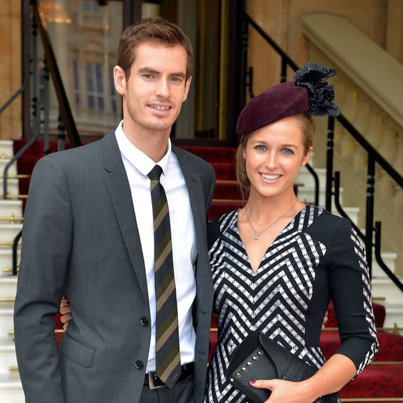 Andy Murray a été fait officier de l'ordre de l'Empire Britannique par le prince William, Duc de Cambridge, au Palais de Buckingham, le 17 octobre 2013 sous les yeux de sa belle Kim Sears