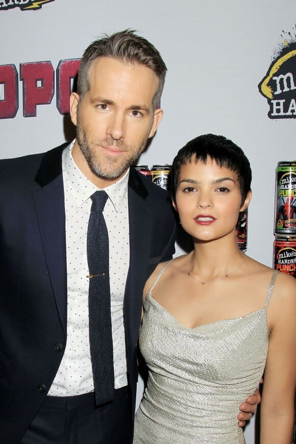 Ryan Reynolds, Brianna Hildebrand lors d'une première de Deadpool à New York le 8 février 2016.
