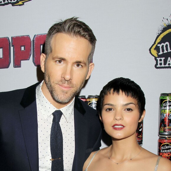 Ryan Reynolds, Brianna Hildebrand lors d'une première de Deadpool à New York le 8 février 2016.