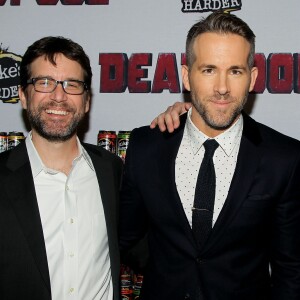 Rhett Reese, Ryan Reynolds, Paul Wernick lors d'une première de Deadpool à New York le 8 février 2016.